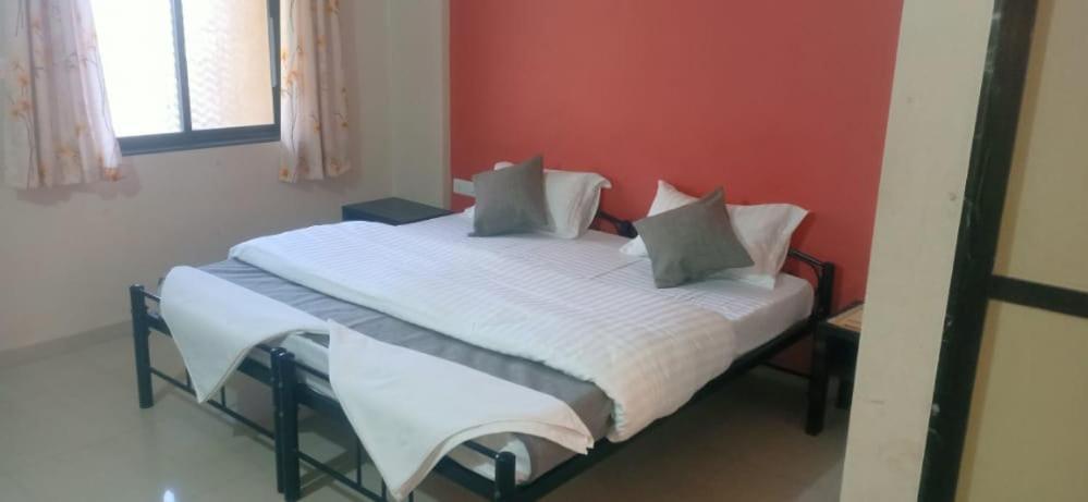 Hotel Rajendra Chinchani Buitenkant foto